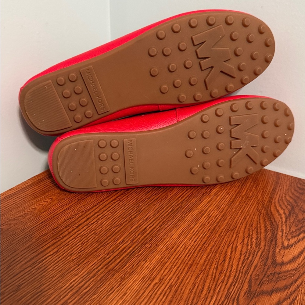 Michael Kors, Cherry Red with Gold Bow, Flats - Picture 4 of 4